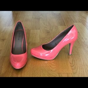Coral Call it Spring size 7.5 pumps